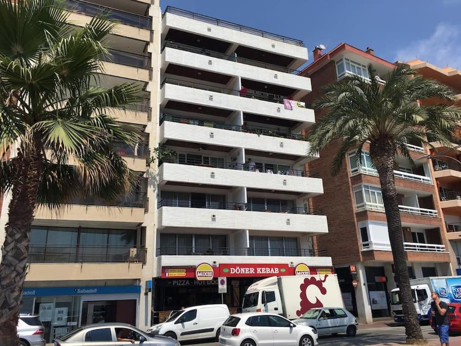 Lloret De Mar - Beachside Apartment - Free Parking - Limited Size Car Ngoại thất bức ảnh